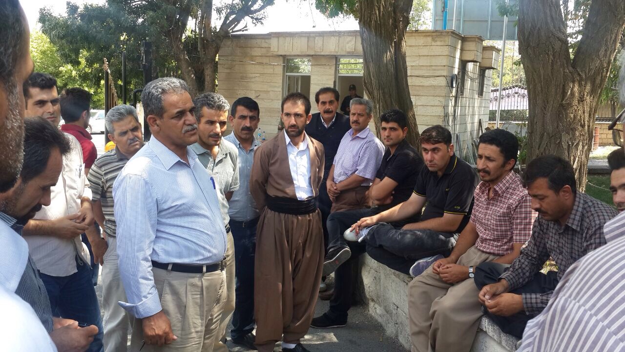 تجمع مرغداران معترض به مقابل فرمانداري مهاباد كشيده شد