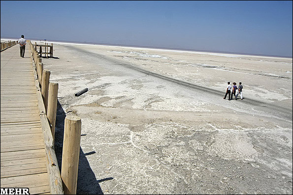 افزایش ۴۳ سانتی متری سطح دریاچه ارومیه در سال ۹۵/ ادامه حیات دریاچه به تخصیص ۱۰۰ درصدی اعتبار دولت، بند است