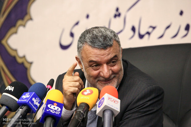 حجتی: نتوانستیم حق دامداران را ادا کنیم/ وضعیت صنعت مرغداری هم مثال زدنی است