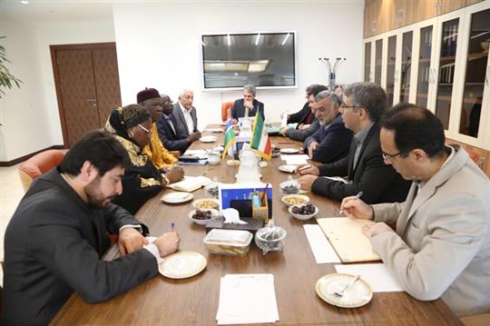 همکاری های آموزشی و ماشین آلات کشاورزی با گامبیا