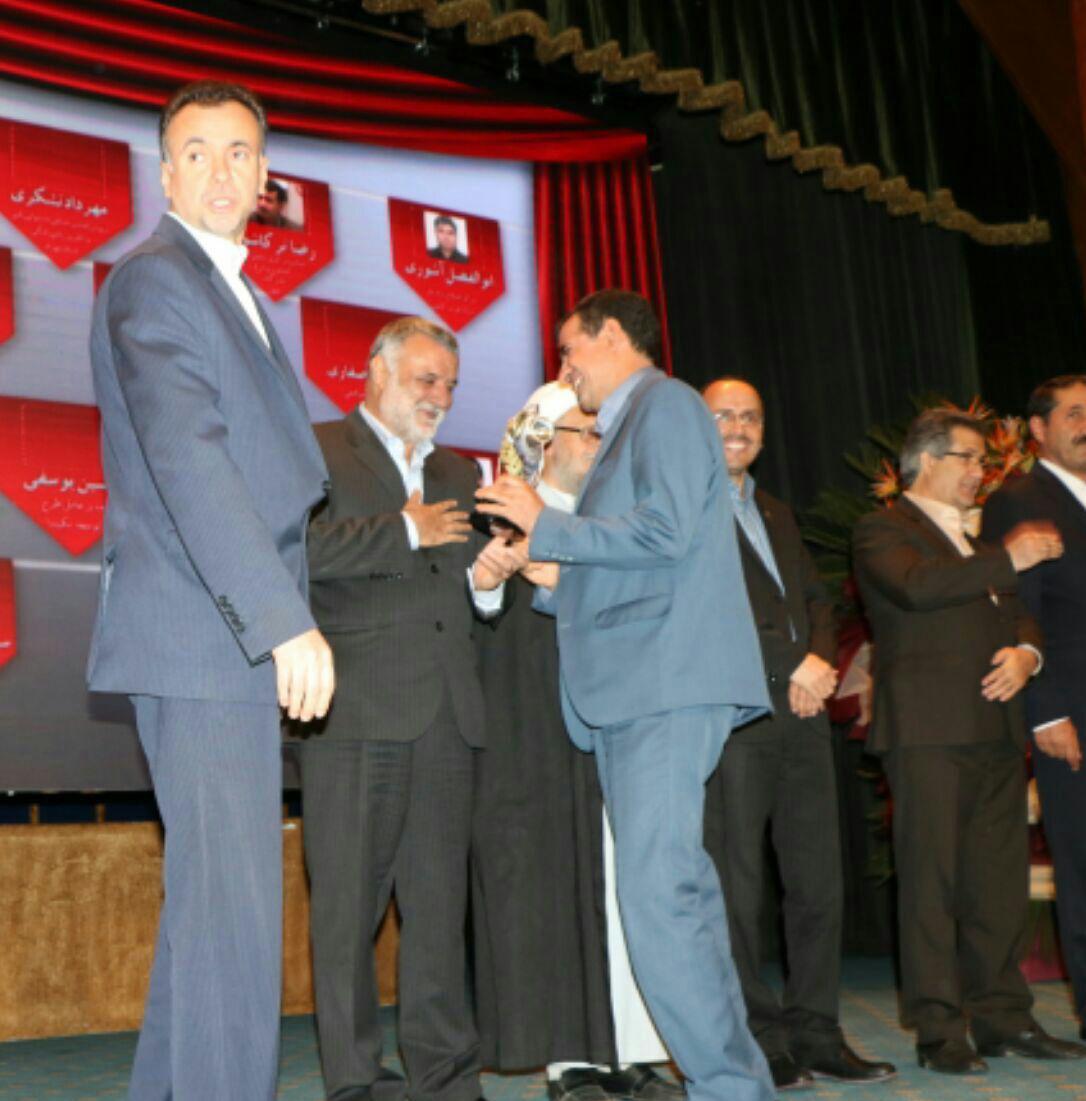 اتحادیه مرغداران میهن لوح تشکل برتر را از وزیر جهاد دریافت کرد