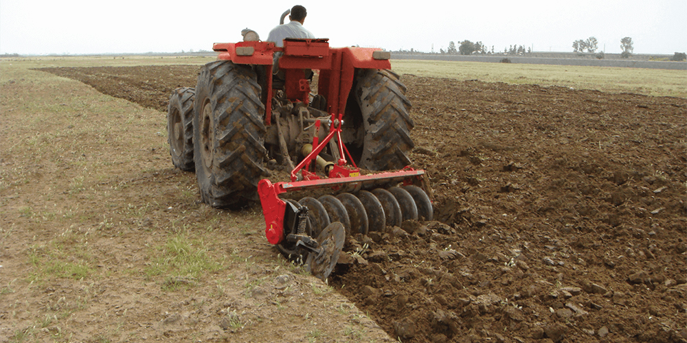 “شخم زدن” ممنوع/ مسابقه نابودی آب و خاک نداریم