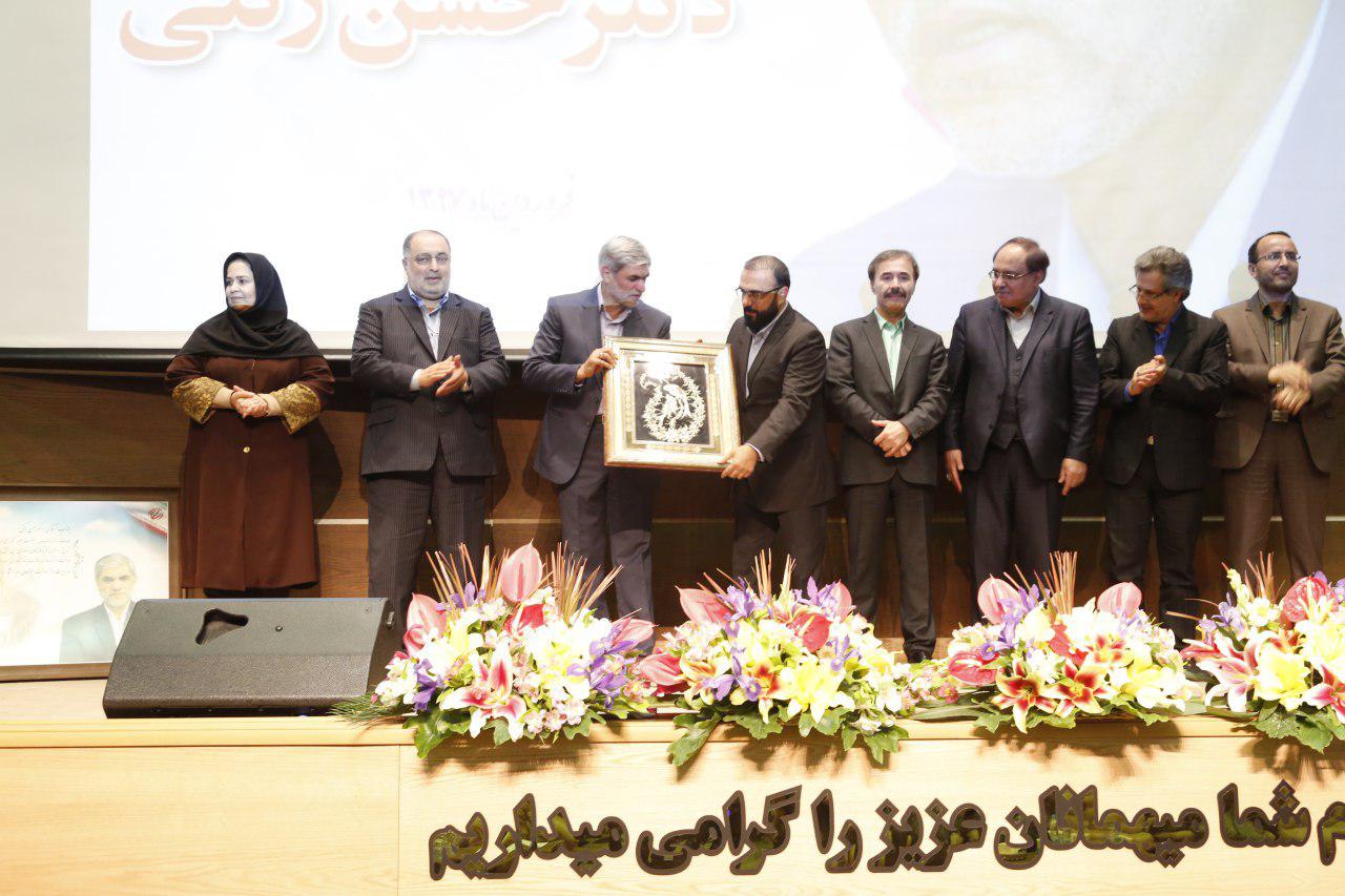 آیین تکریم از دکتر حسن رکنی به پاس سی سال خدمت