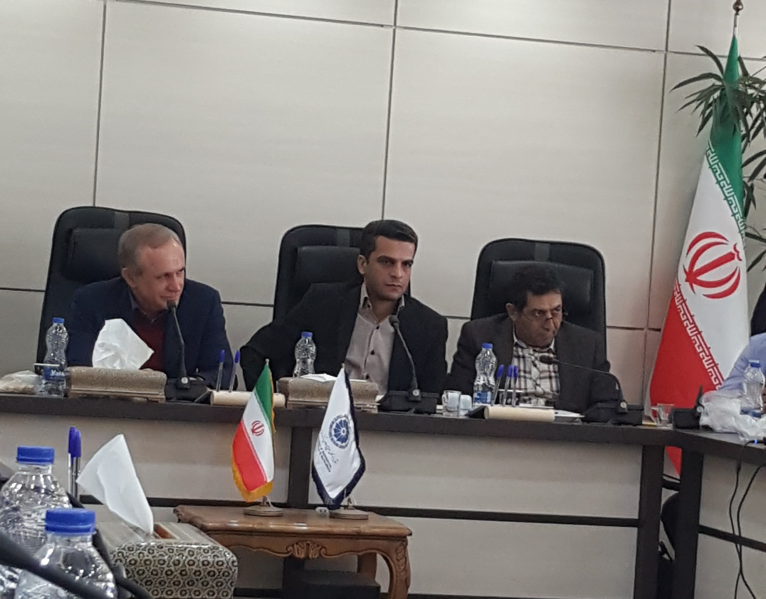 قیمت ۹۸۰۰ تومان غیرکارشناسی است/ معاون بازرگانی وزیر کشاورزی پاسخگوی تولیدکنندگان باشد