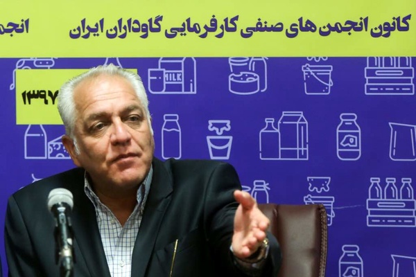 تهدید دامداران به “بلک لیست” از سوی تاجر بزرگ نهادههای دامی/ افزایش قیمت خرید شیرخام در دستور کار ستاد تنظیم بازار