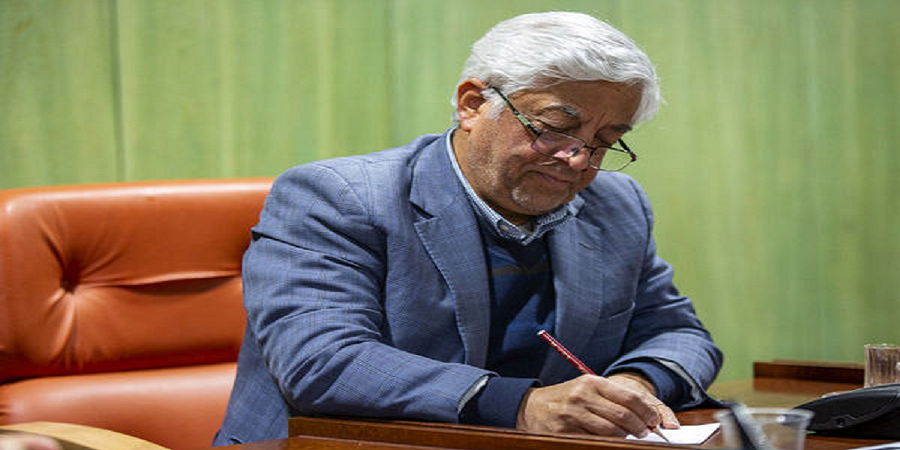 عباس کشاورز در نامه به جهانگیری خواستار مقابله با گرانفروشی ماشینهای کشاورزی شد