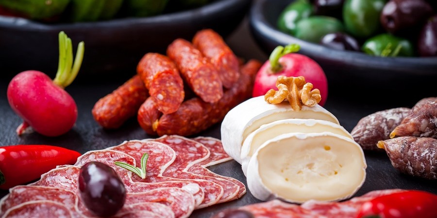 سوسیس و کالباس گران نشده است