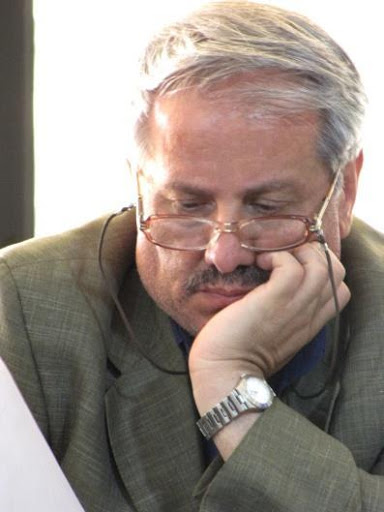 همگان چنین تصور می کردند که با وزیر شدن خاوازی، مهندس کشاورز سرپرست پیشین برای استراحت یا جمع بندی تجارب و نظرات علمی خود استعفا می دهد و کنار می رود.