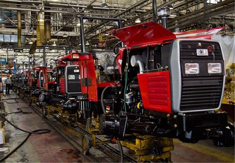 ۱۱۴۰۰ تراکتور تحویل کشاورزان شد