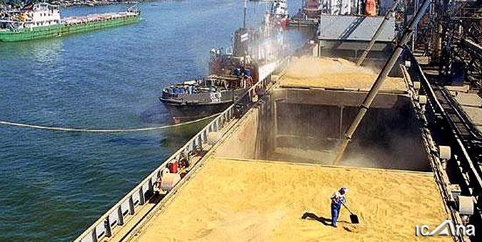 ترخیص نشدن برخی کالاهای اساسی عمدی است/ناهماهنگی تیم اقتصادی دولت موجب بلاتکلیفی کالاها در بنادر شد