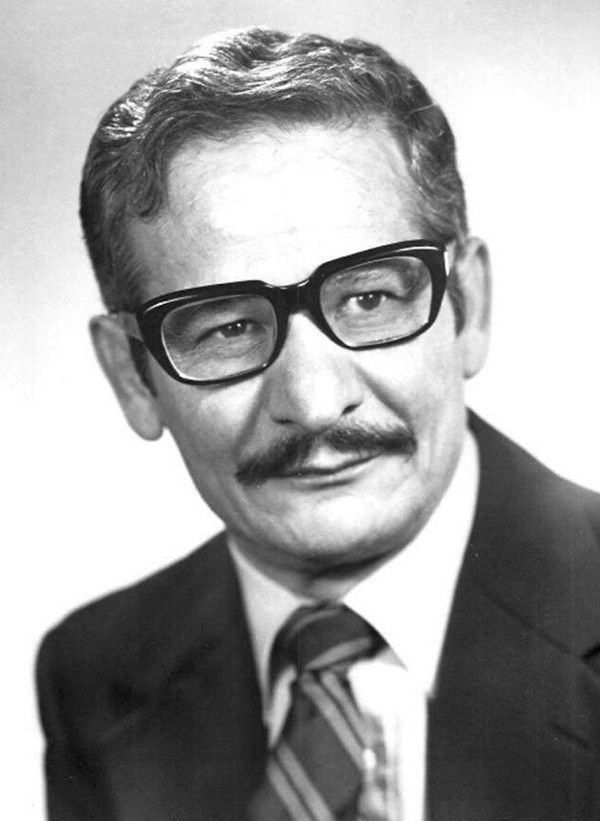 کاووس کشاورز، متخصص تغذیه طیور در ۸۲ سالگی درگذشت