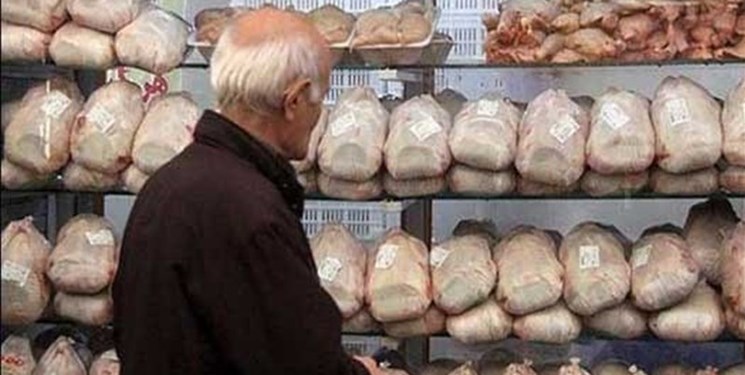 قیمت مرغ همچنان به سقف چسبیده و قول مسؤولان هم عملی نمیشود