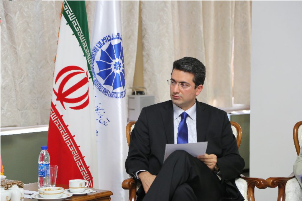 نقش دولت در صف مرغ/ دهمین تولیدکننده مرغ جهان واردکننده شد