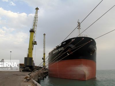 پهلوگیری ۹ فروند کشتی گندم در لنگرگاه بندر امام خمینی(ره)