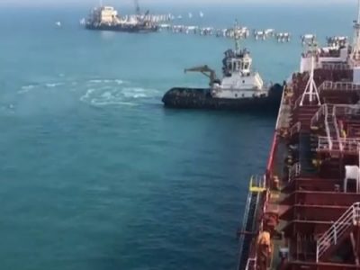 ۲۰ کشتی حامل نهاده در حال بارگیری، تخلیه و یا روی آب است