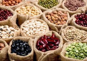 کاهش قیمت‌ها به حبوبات رسید/ لپه و عدس ۱۰ هزار تومان ارزان شد