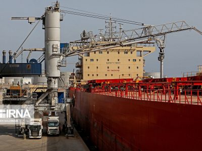 تخلیه ۱۱۷ هزار تن کالای اساسی در بندرشهید رجایی آغاز شد