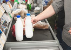 قیمت خرید هرکیلو شیرخام از دامدار به ۱۵ هزارتومان رسید