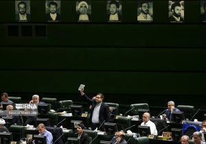 نایب رئیس مجلس: نمی توانیم سفره مردم را معطل حمایت از تولید کنیم