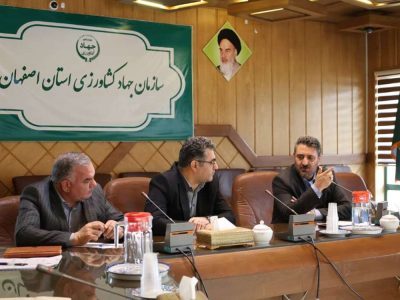 سیاست‌های توسعه‌ای در کشت‌های گلخانه‌ای اعمال ‌شود