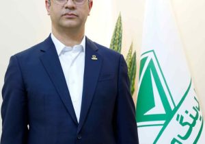 دریافت تندیس و گواهینامه کارآفرین برتر در سال سرمایه گذاری برای تولید